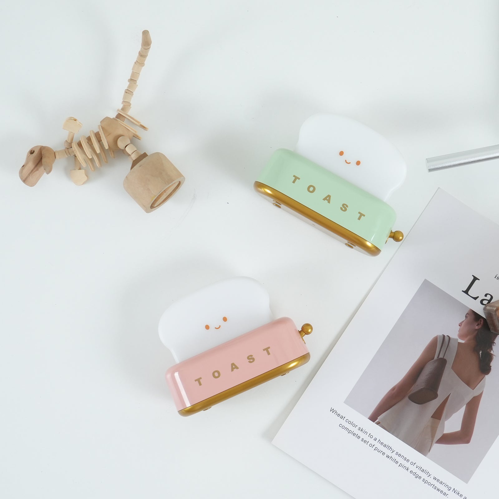 Stylish Bordlampe med Indbygget Batteri og Brødrister Design