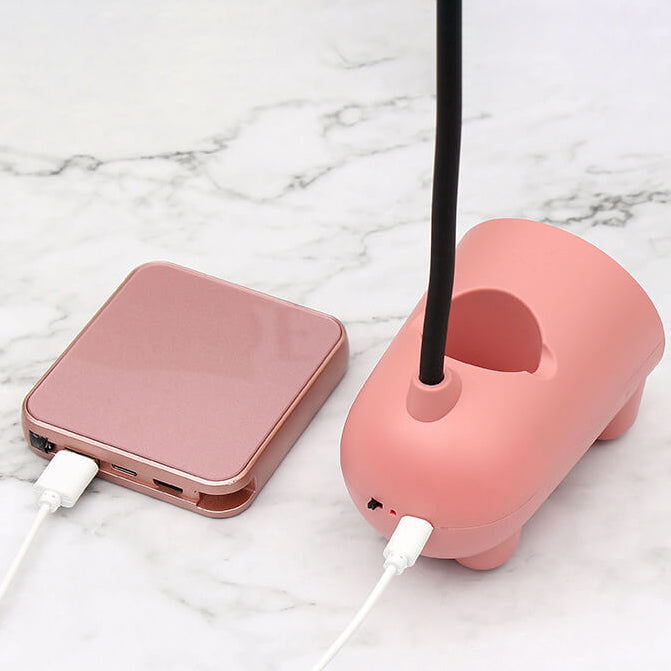 Moderne LED skrivebordslampe med penneholder og touchkontrol