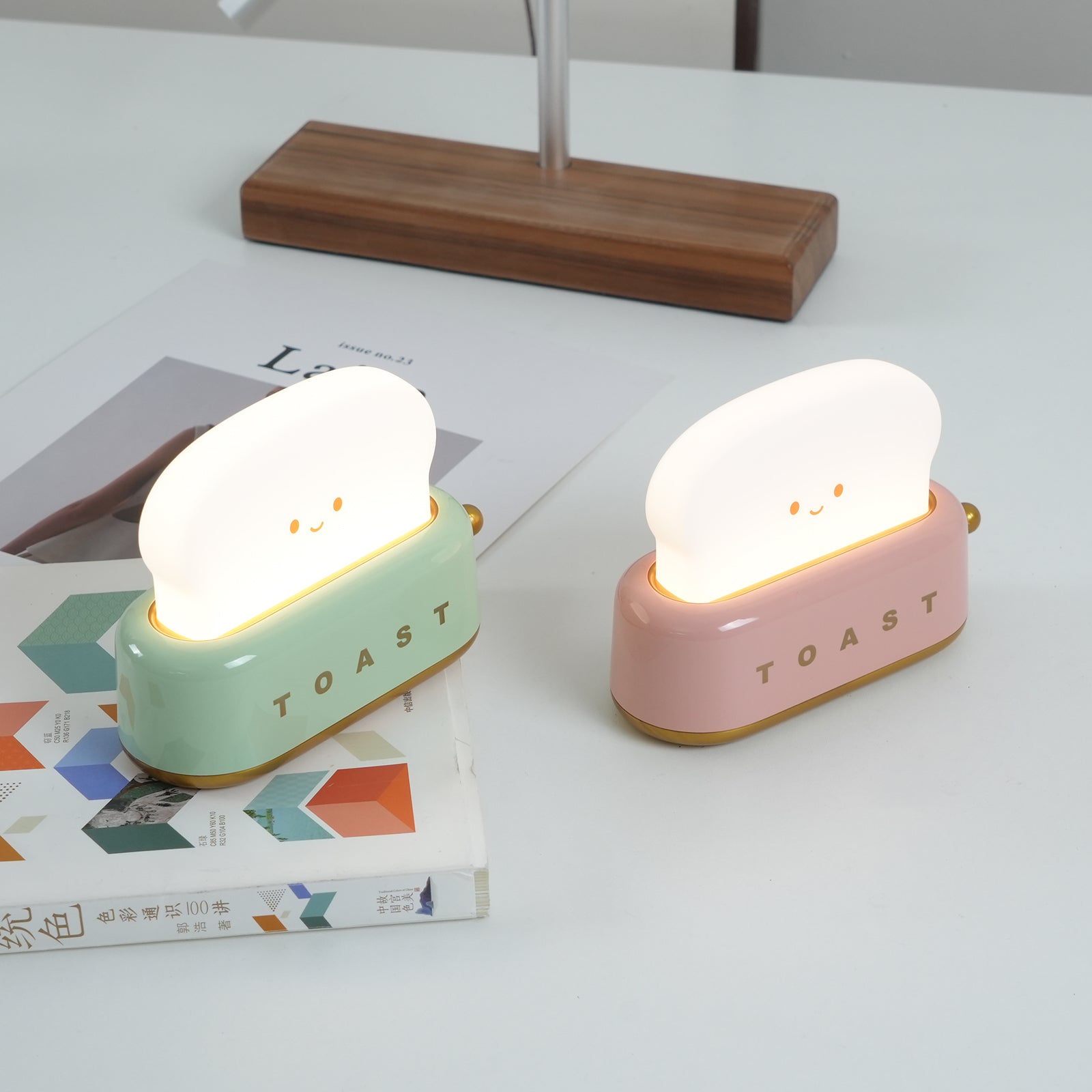 Stylish Bordlampe med Indbygget Batteri og Brødrister Design