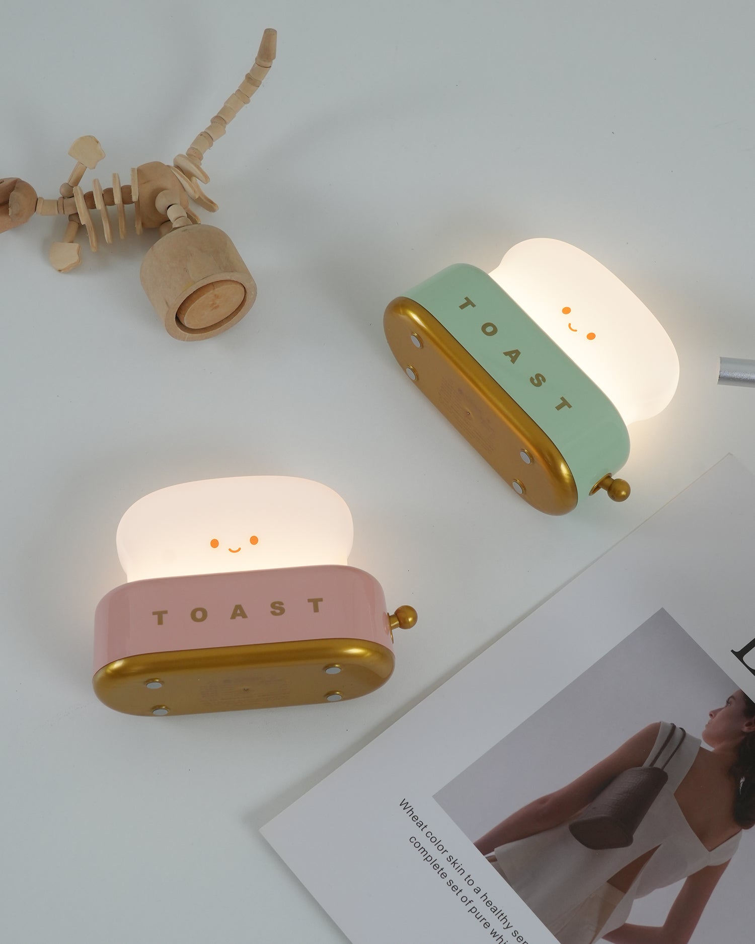 Stylish Bordlampe med Indbygget Batteri og Brødrister Design