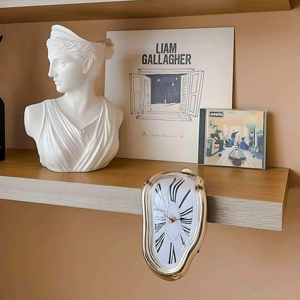 The Melting Clock – Surrealistisk dekorationsur med stilrent design